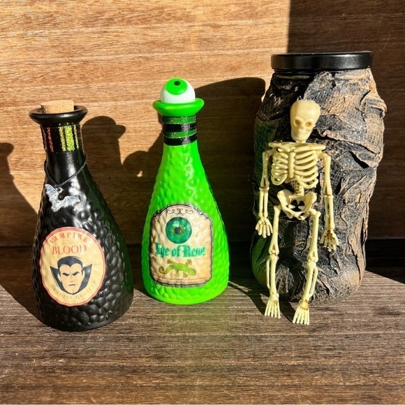 NEW Potion Spell Bottle - EYE OF NEWT - Apothecary Jar Halloween Home decor - Picture 9 of 10